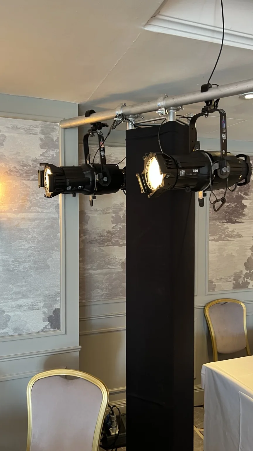 Professional Fresnel fixtures used for conference lighting