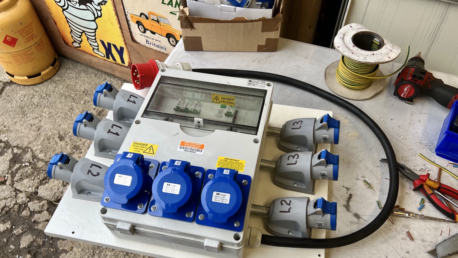 Portable three-phase breakout distribution box