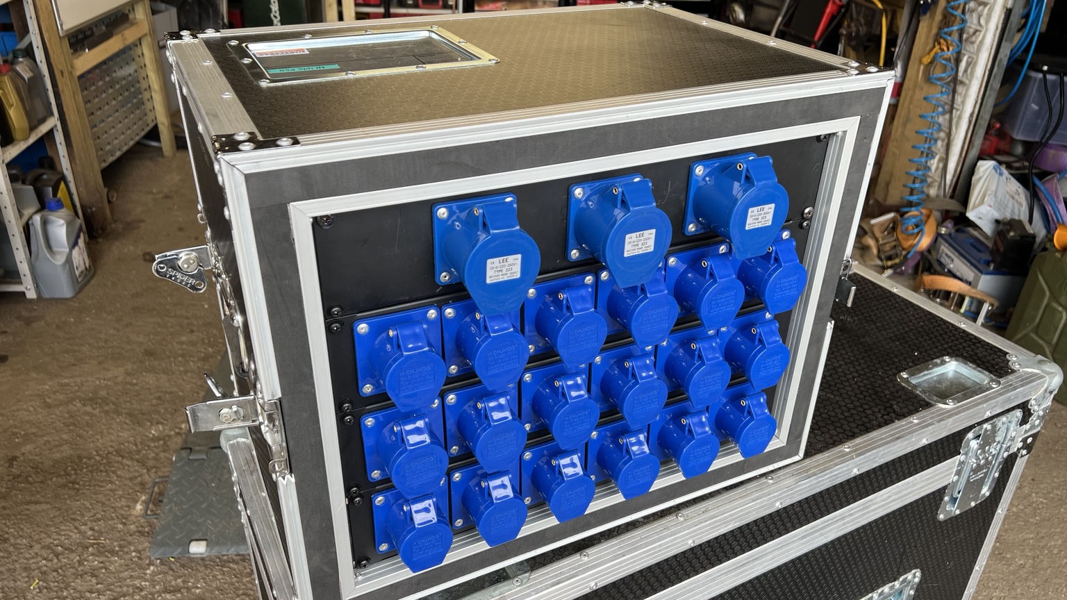 Multi-output event power distribution rack